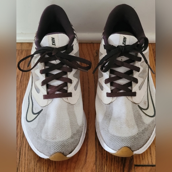 Nike Womens Quest 3 CV0149-110 White Running Shoes Sneakers Size 7.5 - Picture 2 of 8